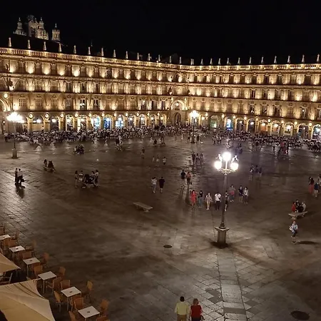 Toro 2, 2º En La Misma Plaza Mayor De