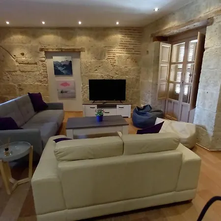 Toro 2, 2º En La Misma Plaza Mayor De *